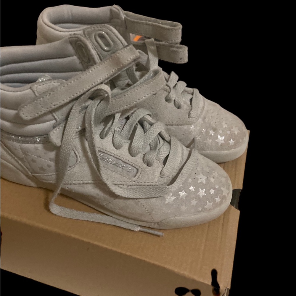 Size1.5 grey high top Reeboks